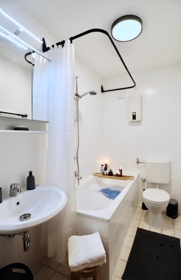 Sapphire Apartment: Free Parking + Netflix + Bathtub Essen Exterior photo
