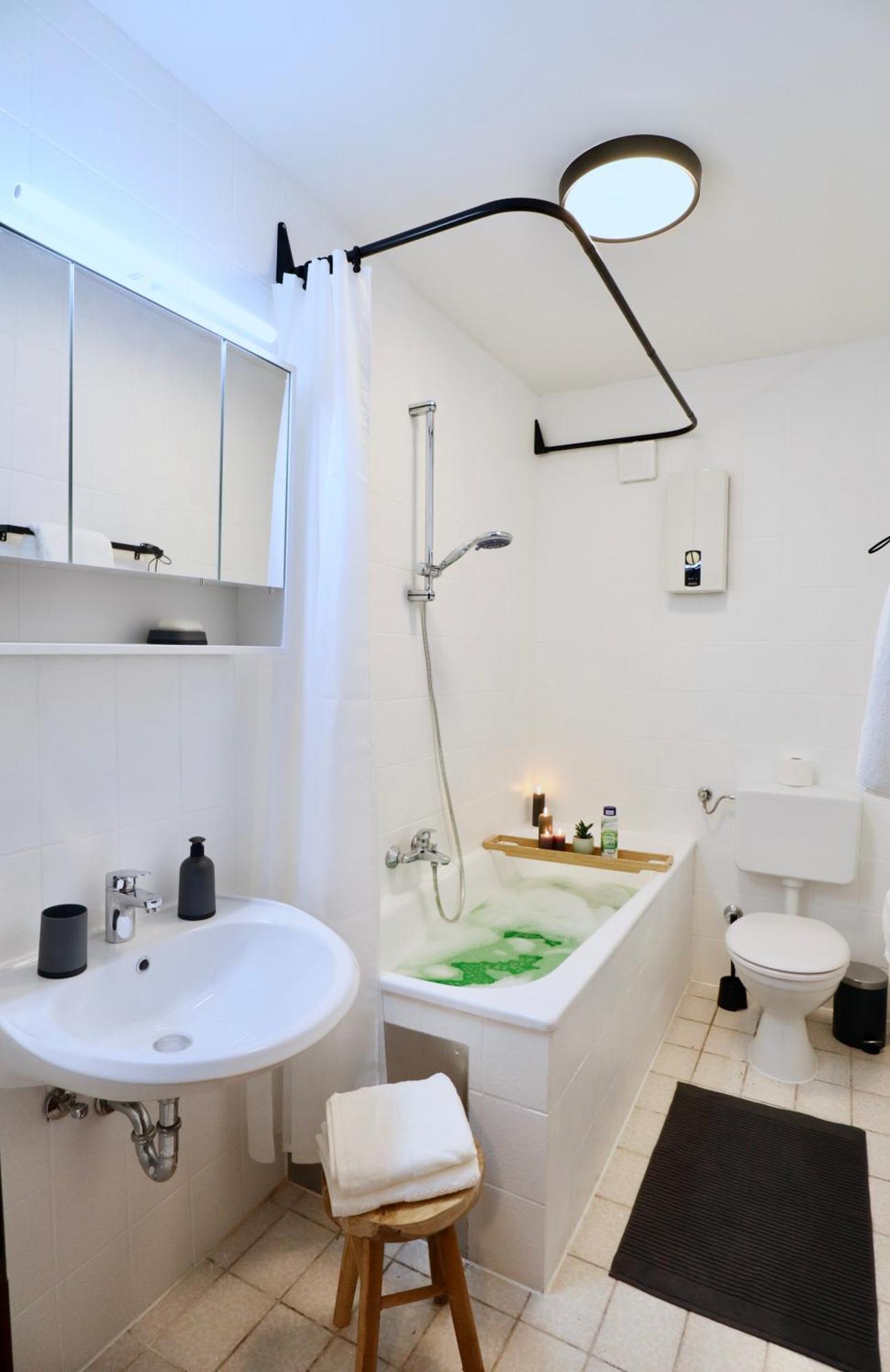 Sapphire Apartment: Free Parking + Netflix + Bathtub Essen Exterior photo
